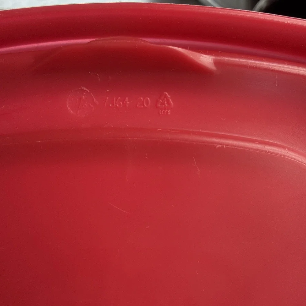 Lot Of 5 Rubbermaid Tops #7J64-20~Lids Only~ Red Stackable 6.5